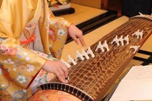 Instrumen Musik Senar Paling Populer di Jepang